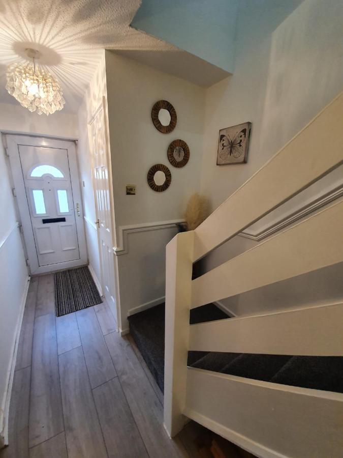 Bv Luxury Spacious 3 Bedroom House At Isaac Close * Manchester